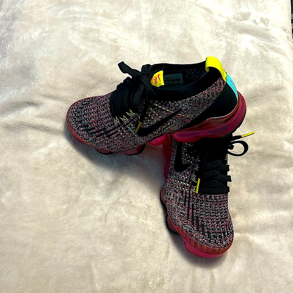 Women’s US size 7, Nike VaporMax,
